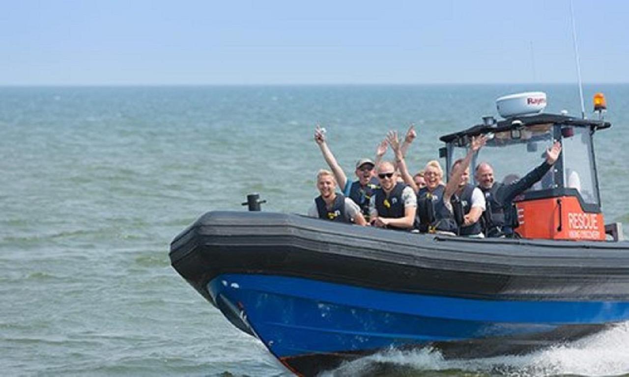 Chalet Op Camping Lauwersoog Met 3 Slaapkamers En Vaatwasser - Joycasa Ngoại thất bức ảnh