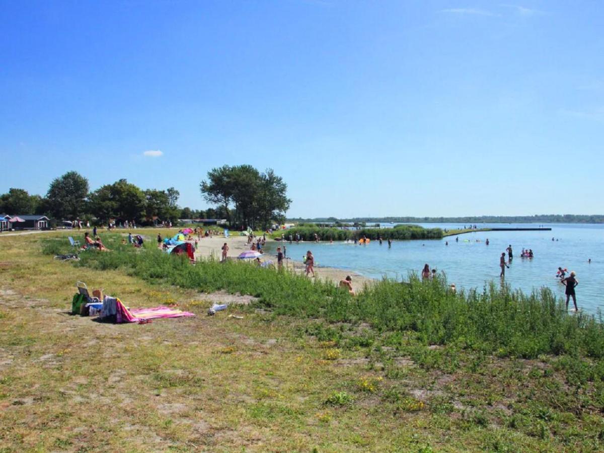 Chalet Op Camping Lauwersoog Met 3 Slaapkamers En Vaatwasser - Joycasa Ngoại thất bức ảnh